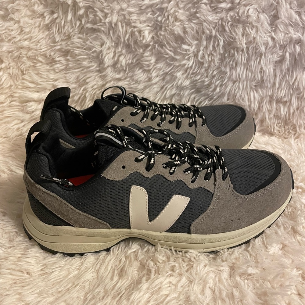Veja Venturi Sneaker - Picture 2 of 7